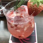 ストロベリーカフェ ルアナ - 苺ソーダ