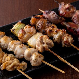 Yakitori (grilled chicken skewers) is recommended! Enjoy as much “Mio chicken” from Yamanashi and Nagano prefectures as you like