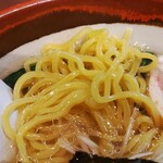 中華食 いそつー - 麺アップ