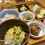 銀座朝食ラボ - 家では実現不可能な楽しい小鉢盛り