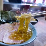 横濱ラーメン あさが家 - 麺の茹で加減を普通にしたらめちゃモチモチな食感で美味過ぎました！