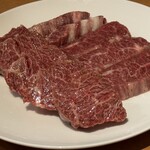 炭火焼肉ホルモン まるは - 