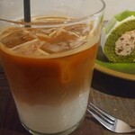 コーヒーとおやつの店 アンドモア - 