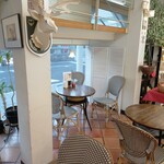 モナムール - イートインコーナーも充実