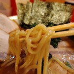 横浜家系ラーメン 裏大輝家 - 酒井製麺テイストの某有名製麺所の麺