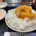 まきの - 半熟ではなく、もっとサラサラ状態なので割ると黄身が思ったより出てきます。