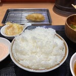 まきの - 玉子天(手前)とタケノコの天ぷら。ご飯は２杯目へ