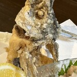 Shusai Sengyo Sendai Gyuu Zen - カリカリ唐揚げ。塩加減も添えられているレモンに助けられて良い感じ。油で辛くなることはまったくなく、美味しかった。けど少食がたたり、残り1／4でギブ。