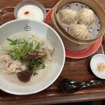 粥餐庁  KITTE博多店 - 