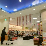 フィール - 店内入り口／1階は駐車場で、2階が店舗になっていて、車で行けば雨でも濡れない利便性