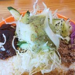 かふぇにこ - 牛肉のカレー・サラダ・ボルサルボル・副菜2種類