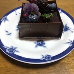 パティスリー レザネフォール 恵比寿本店 - キャレカシス　濃厚な甘味と酸味が最高の逸品です。