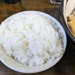 麺屋 よしすけ - 白飯
      千葉産のコシヒカリと聞いた
      ラーメン屋の米としては異常に美味い