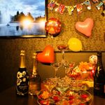 ポジティブ - ソファー席で、誕生日会・女子会・合コンに♪ＴＶモニターは4台完備！！最新映像のカラオケもDVD鑑賞もOK☆