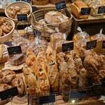 Comme’N TOKYO - 「オリーブとチーズ」「カンパーニュ」「アプリコットオランジュ」など