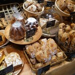 Comme’N TOKYO - 「レーズンとレーズンとレーズン」「りんごとクルミ」「瀬戸内レモンと鳴門金時のブリオッシュ」「ブルーベリーとミルクチョコのブリオッシュ」「ナッツ」など