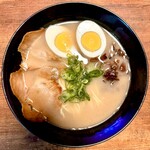 麺工房 ラーメン いち - 自動販売機のテイクアウト【豚骨ラーメン750円（チャーシュー2枚付）】