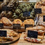 Comme’N TOKYO - 「生ハムとカマンベール」「ホットドック」「お野菜とチーズ」「ベーコン・チーズ」「ドライトマトとクリームチーズ」「抹茶とホワイトチョコ」「ほうじ茶と黒豆」など