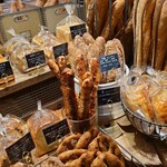 Comme’N TOKYO - 「黒こしょうとチーズ」「パン・ド・ミ」「にんじんブレッド」「胡麻ブレッド」「桜と日本酒」「ブリオッシュ・ナチュール」「レーズン・ブレッド」など