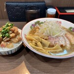 ヌードル＆スパイスカレー 今日の1番 - 