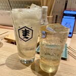 Taishuu Sushi Sakaba Sushimadume - 純粋レモンサワーと忍者氷の角ハイボールは2杯目おかわり