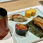 新宿 鮨 ふくじゅ - 握り三巻と赤だし