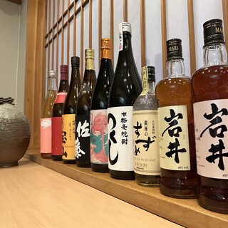 日本酒や焼酎を厳選。希少なウイスキー「岩井」もご提供