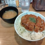 鉄板酒場 鐵一 - 日替り丼(メンチカツ) 680