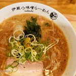 伊蔵八味噌らーめん - 