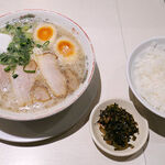 長浜ラーメン 丸羅とんこつ - 本格味玉とんこつ