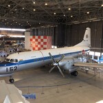 モフカフェ - YS-11  展示飛行機の中では一番大きいので迫力ある！戦後初の国産旅客機
