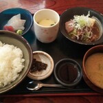 割烹居酒屋 深雪 - ブリと豚の定食(1000円)