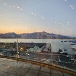 四海樓 - 窓からの夕暮れ