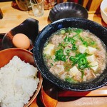 卵かけめし 肉すい専門  やまや - 肉すいと卵かけめしセット/998円 お漬物も付いてました！お肉とお豆腐でボリューム満点!!