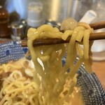長岡生姜ラーメン しょうがの湯 - 好きなタイプの黄色めのちぢれ麺