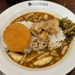 CoCo壱番屋 - 料理写真:五香粉香る魯肉スパイスカレー＋クリームコロッケ(カニ入り)1個　iPhone15 Pro メインカメラ