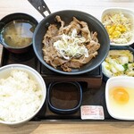 吉野家 - 鉄板牛カルビ定食 743円 , 玉子 96円 , お新香 140円