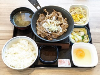 Yoshinoya - 鉄板牛カルビ定食 743円 , 玉子 96円 , お新香 140円