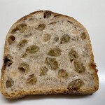 Levain - グリーンレーズンのパン