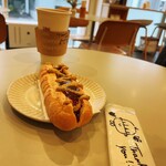 UNI COFFEE ROASTERY - ちょいデカホットコーヒーとBBQ&マスタードホットドック