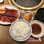 Yakiniku Hausu Kourakuen - ヘルシーロース定食¥1350内　中ロース120g、サラダ、ライス、スープ、漬物