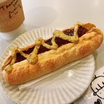 UNI COFFEE ROASTERY - ちょいデカホットコーヒーとBBQ&マスタードホットドック