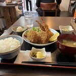 Nekomaru Shokudou - 海老フライ（3本）と猫丸メンチ（2個）定食
