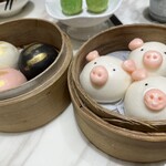 唐點小聚 - 中には少し甘めの黄身クリーム入りの饅頭