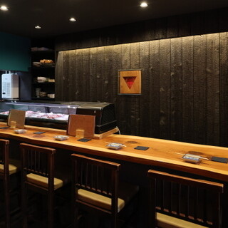 アートが飾られた和モダンな異空間で非日常を。中団体利用◎