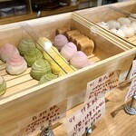 四ツ谷一餅堂 - バリエーションも豊富 人気の胡椒餅はお昼前からのようです