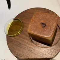 PRIMO - 自家製パン　オリーブオイルもいい味