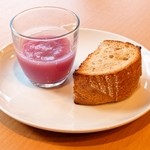 ボン　サルーテ（Buon Salute） - ランチセット例：紅芯大根とじゃがいものスープ＆パン