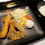 とん久 - ミックスフライ定食