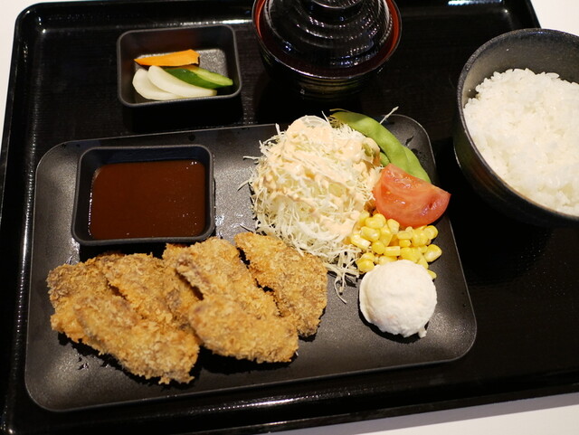 大幅なシステム変更、定食屋さんへ : とん久の写真